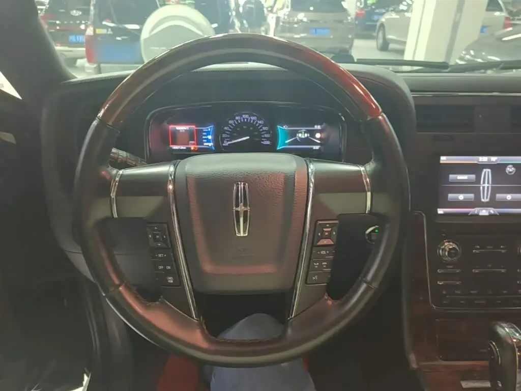Lincoln Navigator 2016 — Photo 11/20