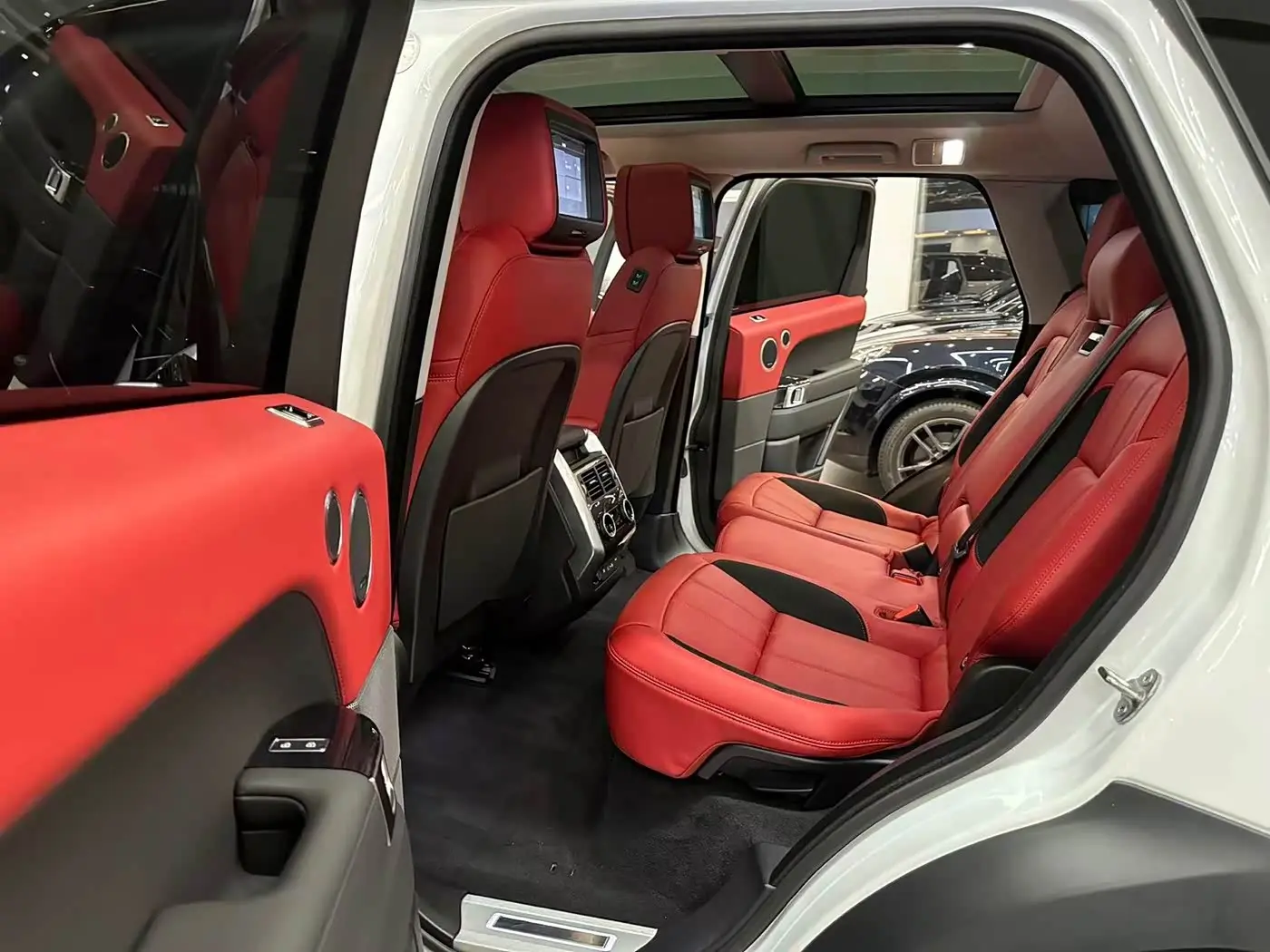 Land Rover Range Rover Sport 2022 — Photo 6/9
