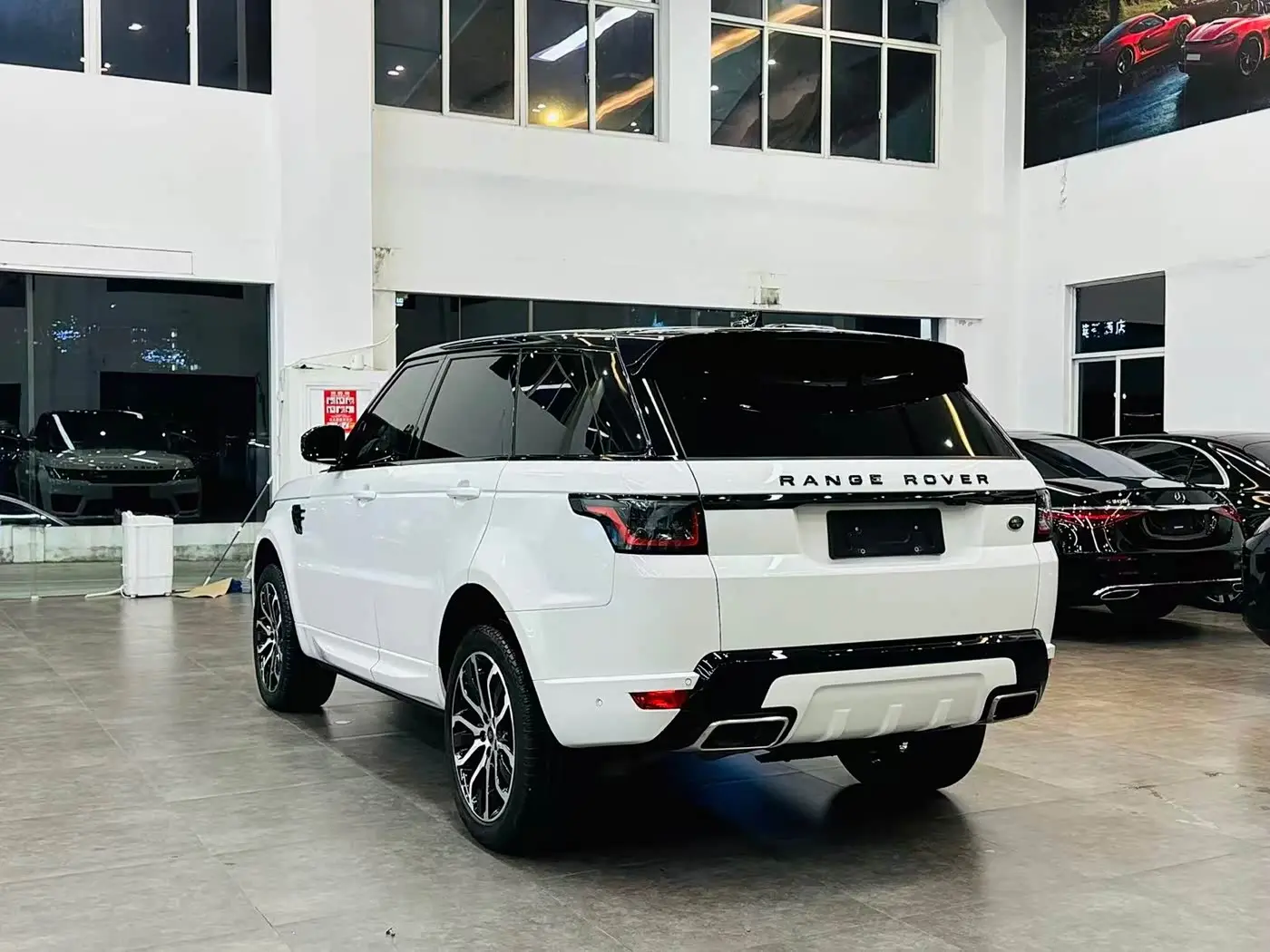 Land Rover Range Rover Sport 2022 — Photo 4/9