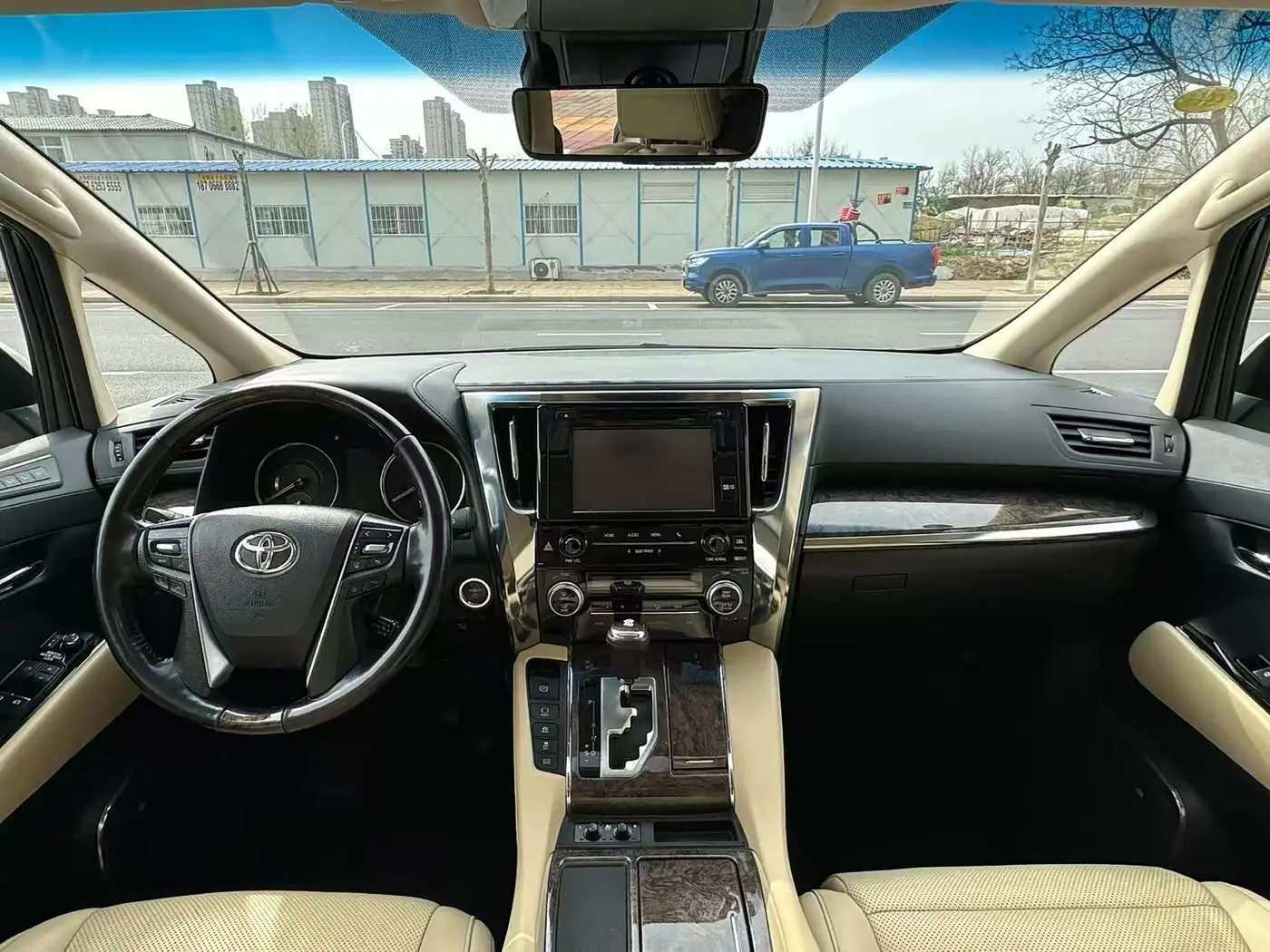 Toyota Alphard 2020 — Photo 6/11
