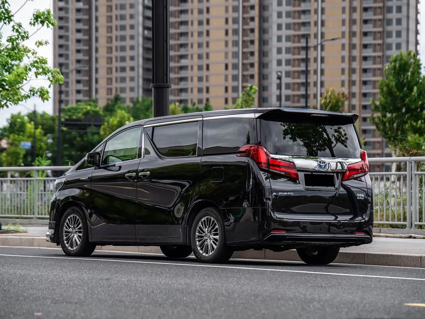 Toyota Alphard 2019 — Photo 6/14