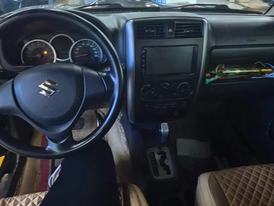 Suzuki Jimny 2018 — Şəkil 12/16