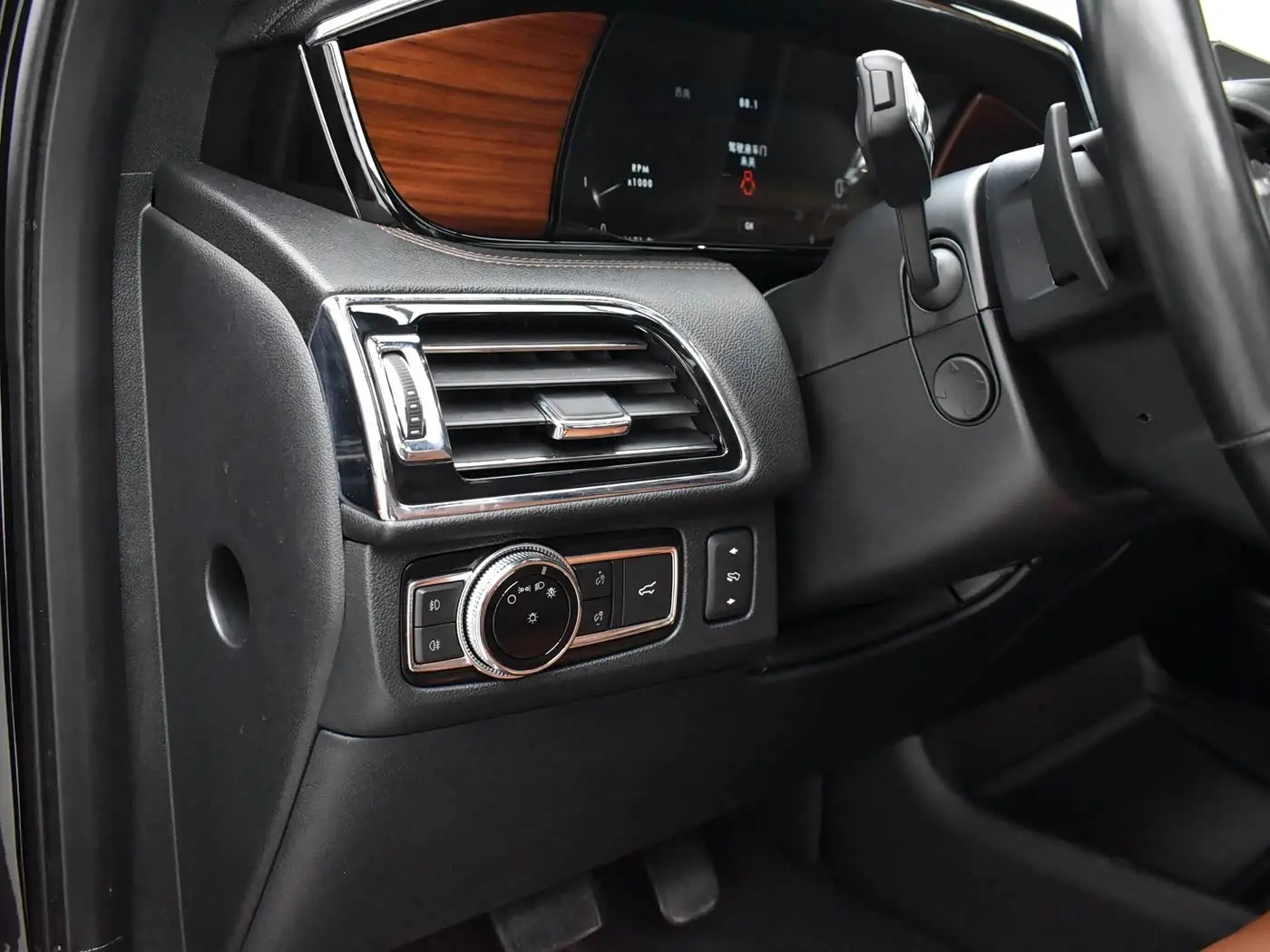 Lincoln Navigator 2019 — Şəkil 18/20