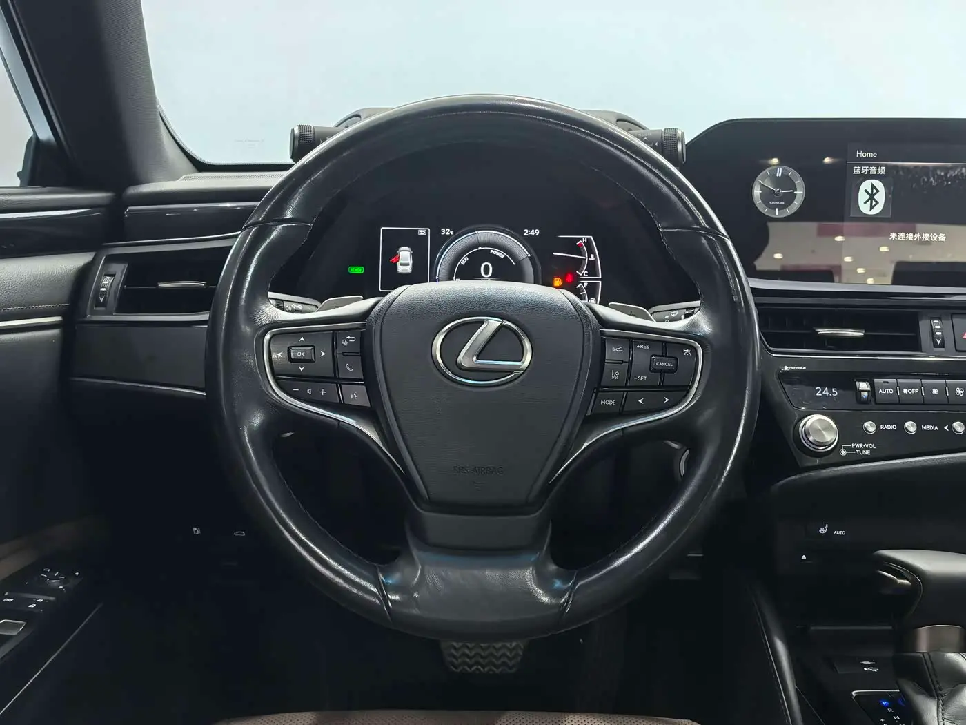 Lexus ES 2022 — ფოტო 15/17