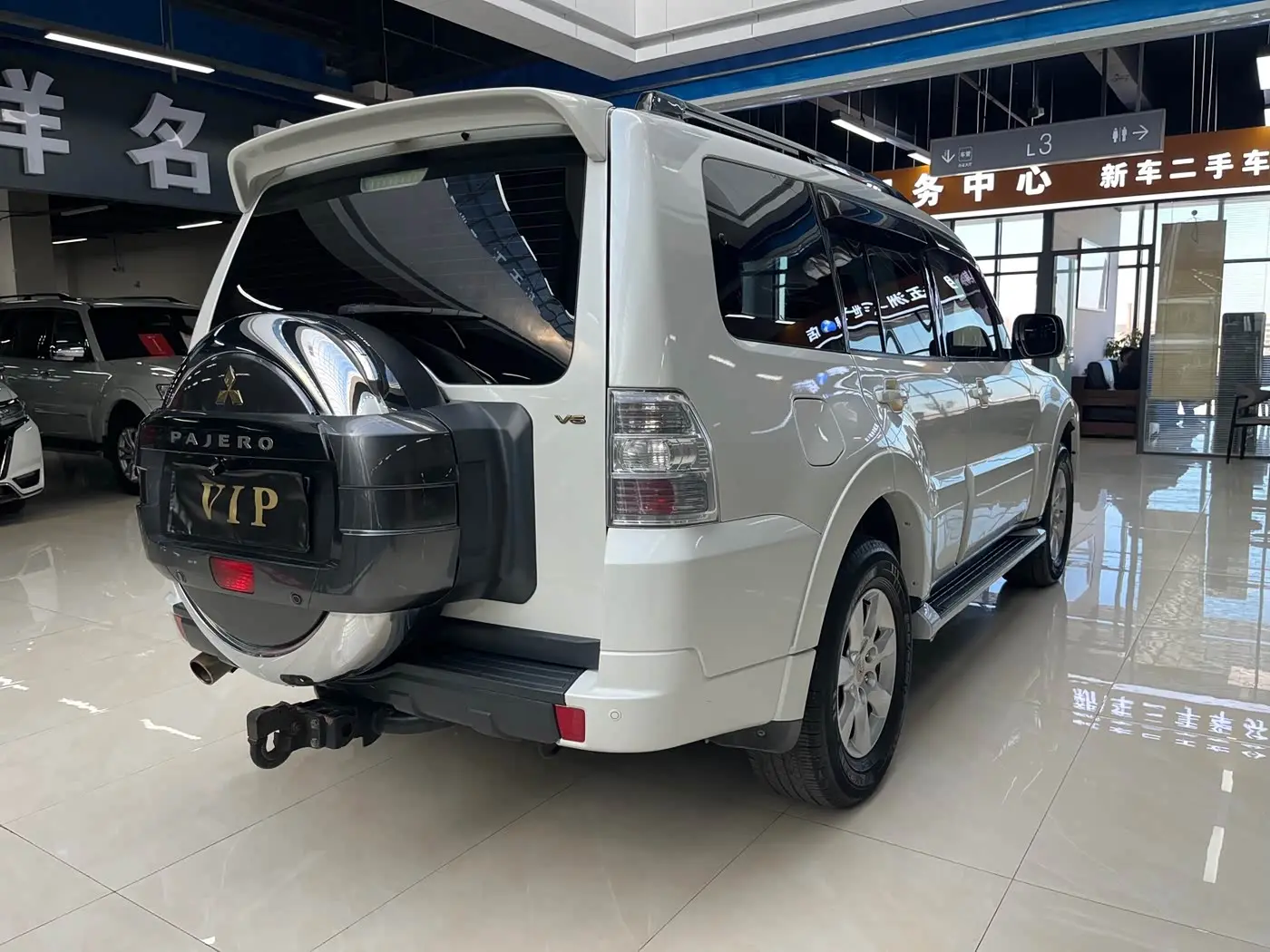 Mitsubishi Pajero 2017 — Photo 6/20