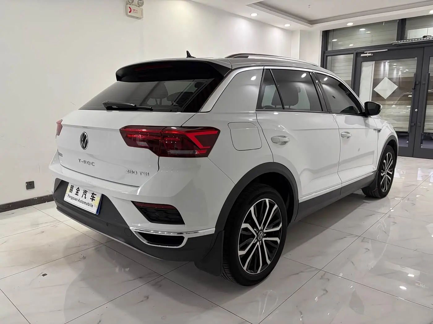 Volkswagen T-ROC 2023 — Şəkil 16/18