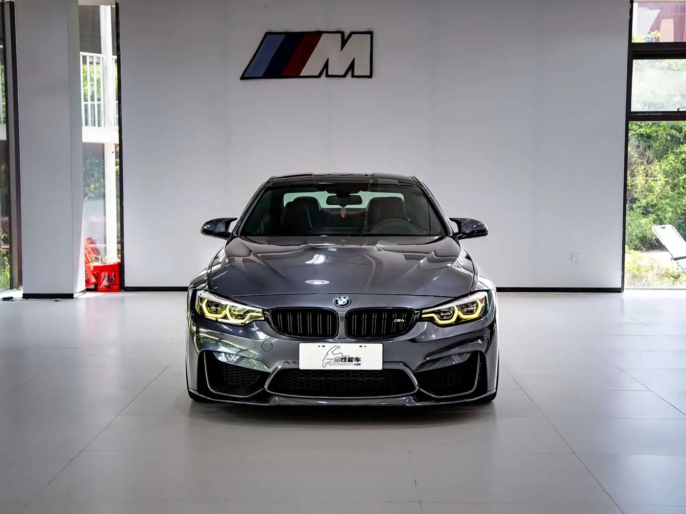 BMW M4 2018 — Фото 2/9