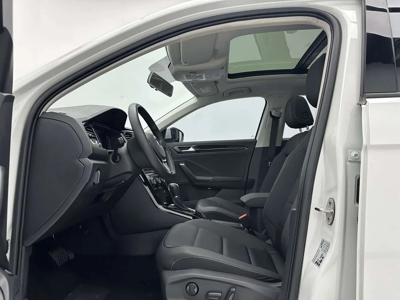 Volkswagen T-ROC 2022 — Фото 6/19