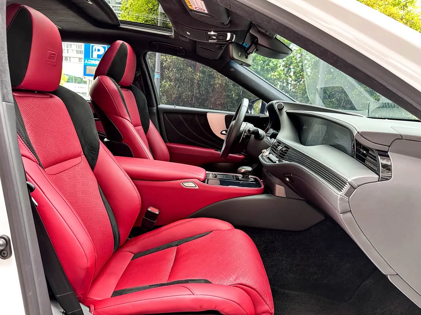 Lexus LS 2020 — Photo 16/19