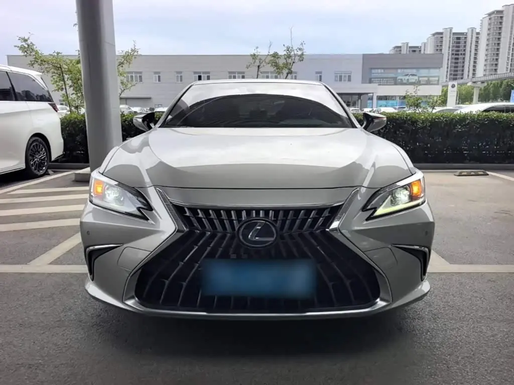 Lexus ES 2021 — Photo 3/20