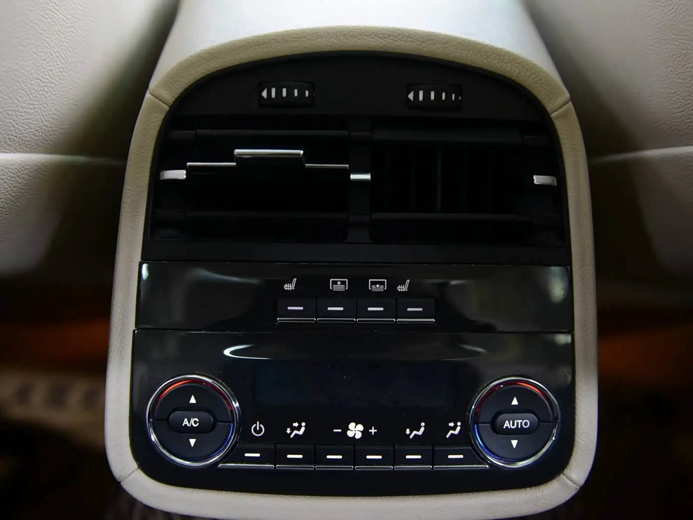 Maserati Quattroporte 2014 — Şəkil 15/20