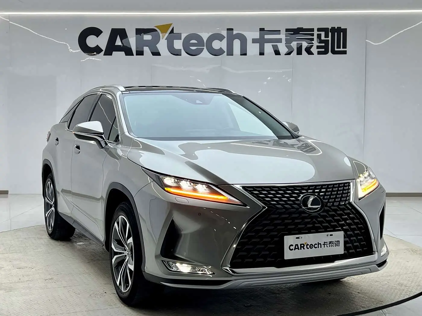 Lexus RX 2022 — Photo 2/20