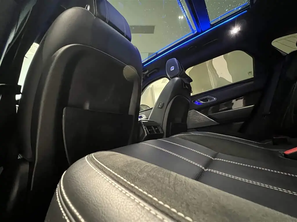 Land Rover Range Rover Velar 2020 — Photo 9/19