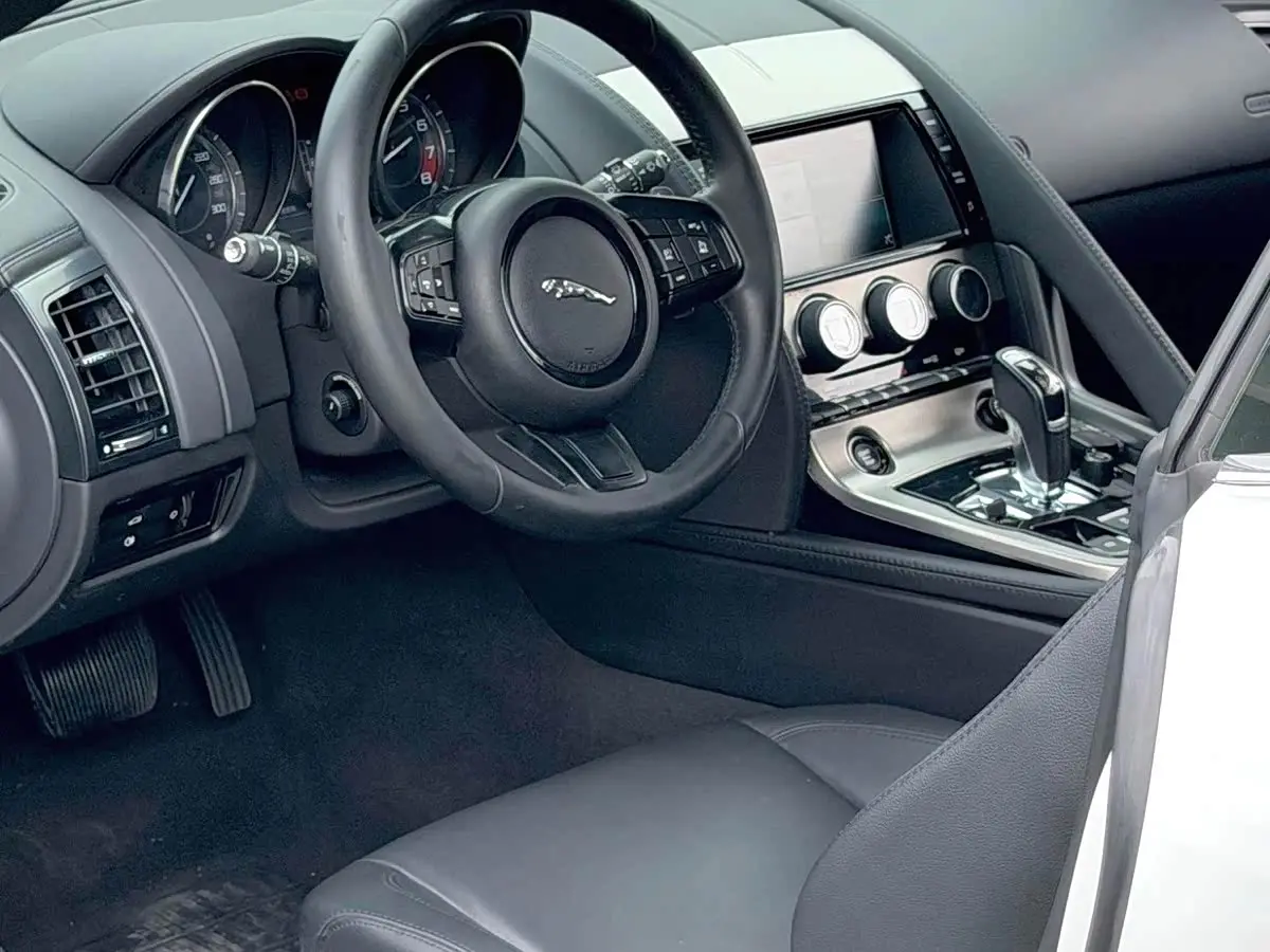 Jaguar F-TYPE 2015 — Şəkil 6/9
