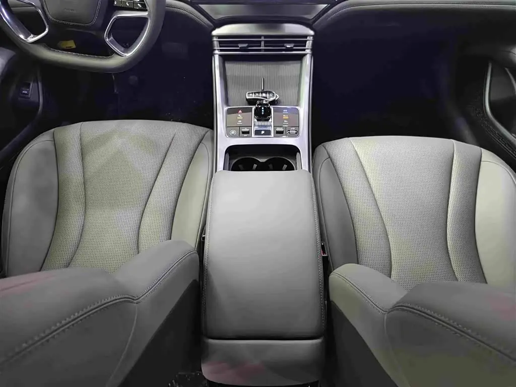 BYD Seal 07 DM-i 2024 — Фото 13/18
