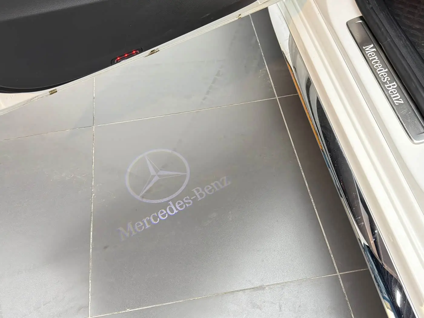 Mercedes-Benz C-Class 2024 — Photo 16/17