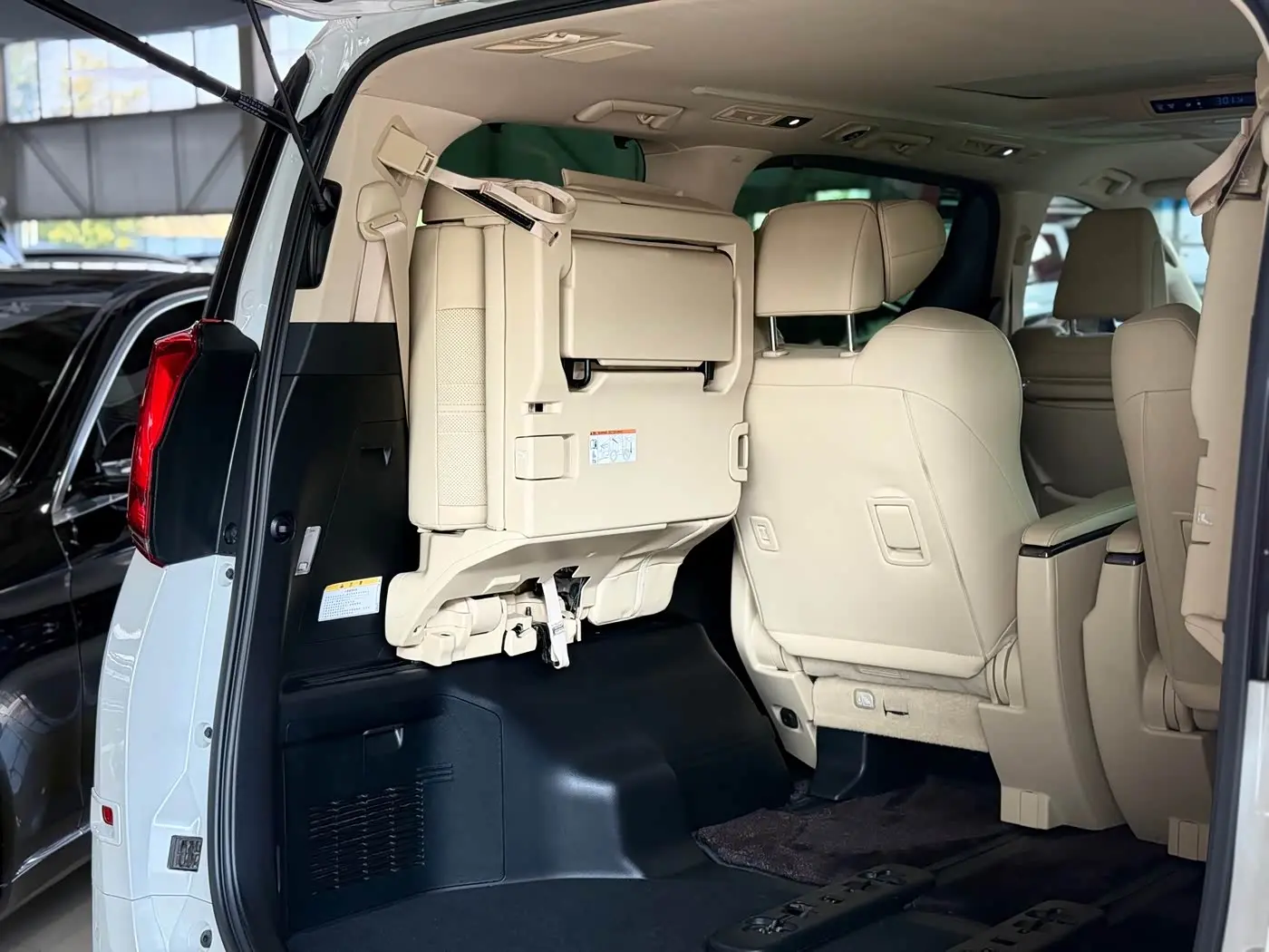 Toyota Alphard 2020 — Фото 18/20