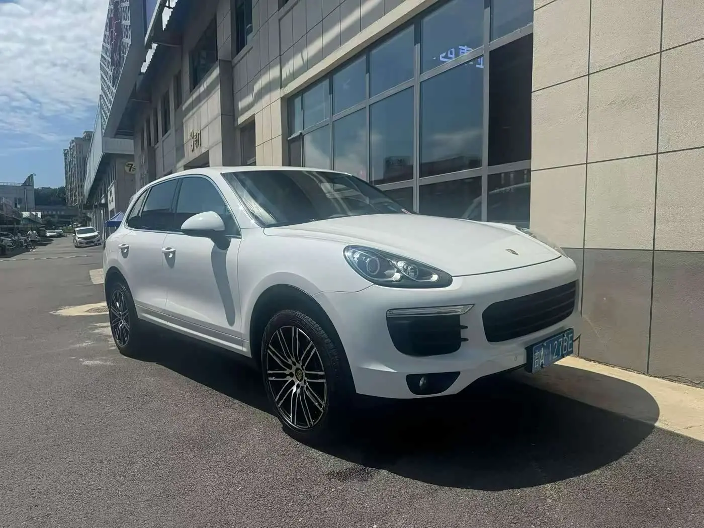 Porsche Cayenne 2017 — Фото 1/9