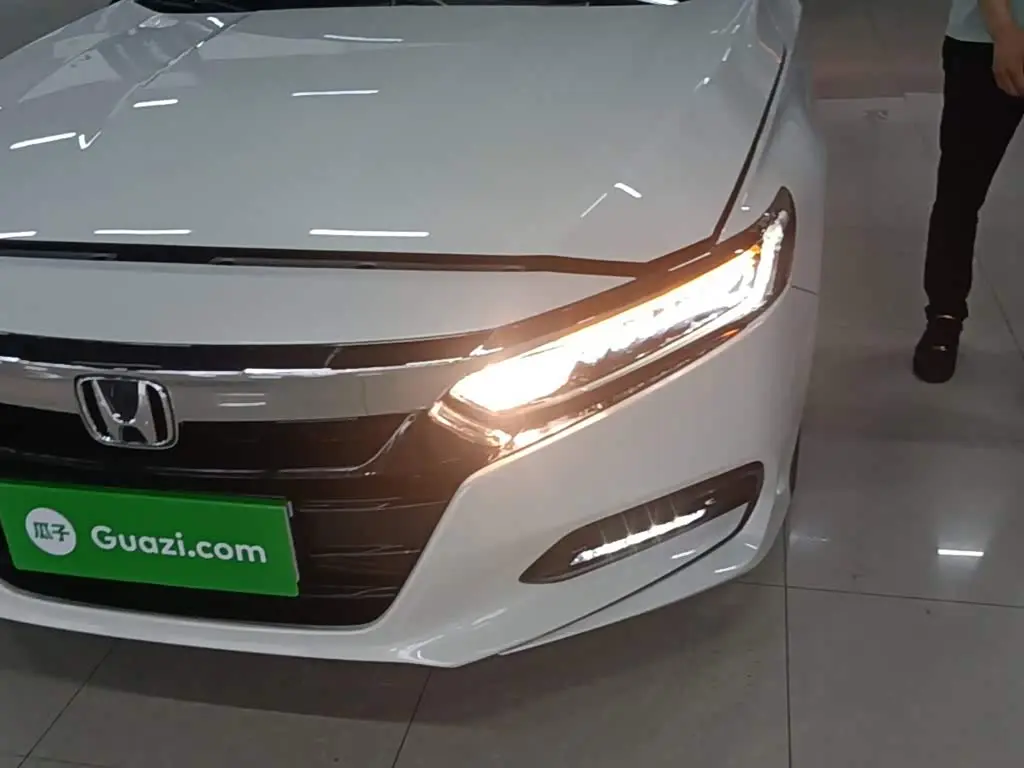 Honda Accord 2019 — Photo 18/20