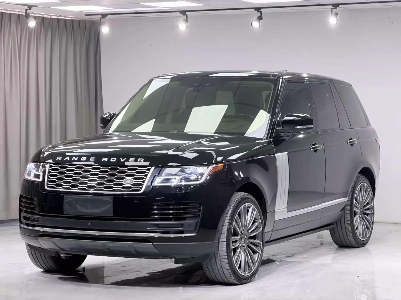 Land Rover Range Rover 2019 — Photo 2/13