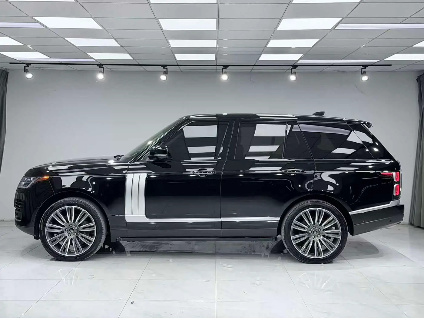 Land Rover Range Rover 2019 — Photo 3/13