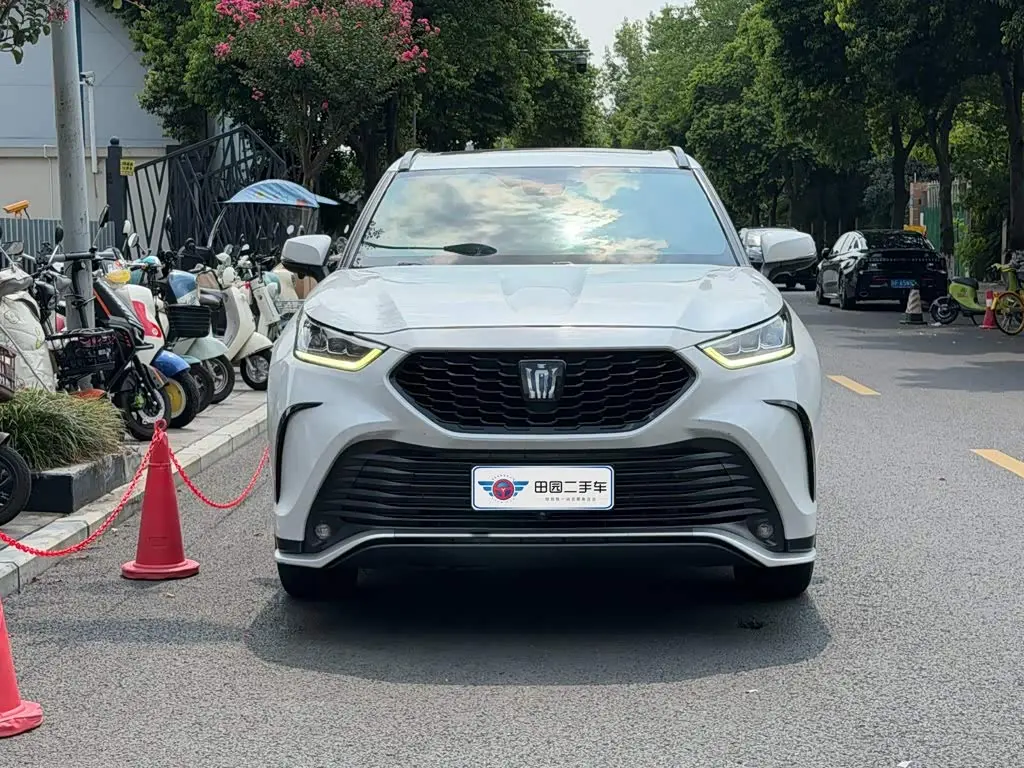 Toyota Crown Kluger 2022 — Photo 2/14