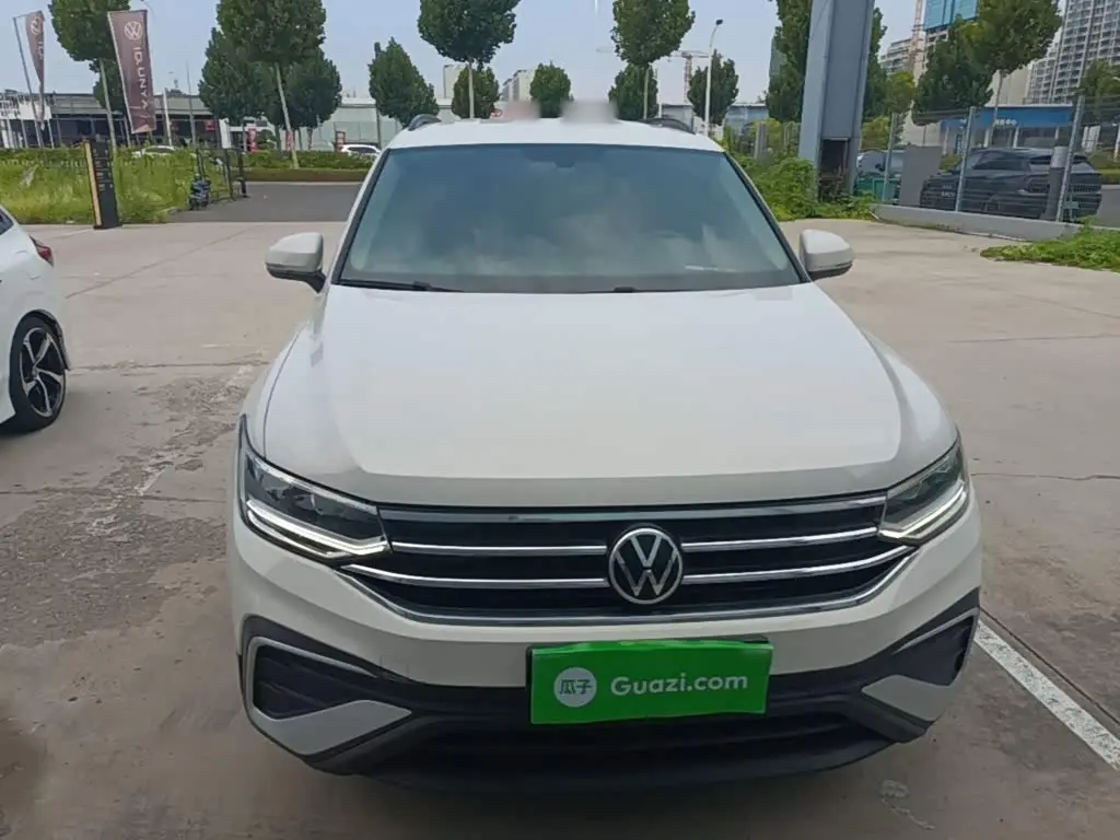 Volkswagen Tiguan L 2022 — Photo 3/20