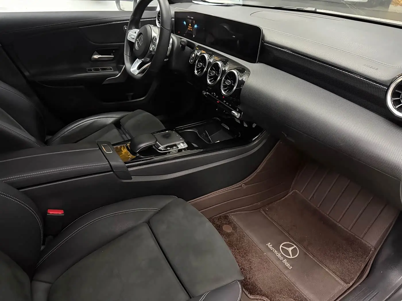 Mercedes-Benz A-Class 2019 — Фото 13/16