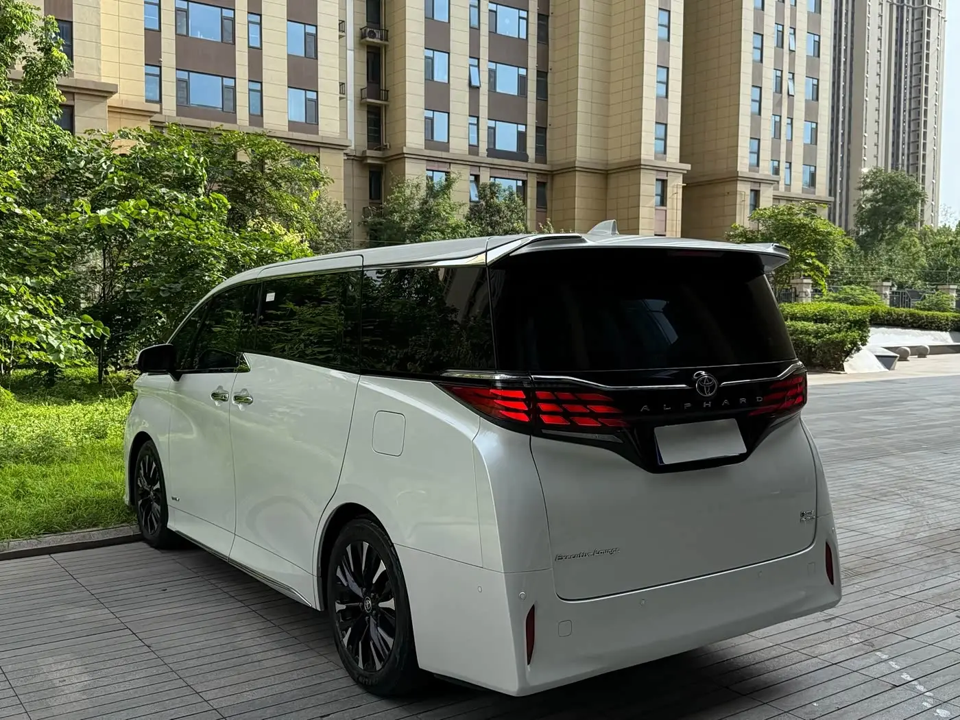 Toyota Alphard 2023 — Şəkil 5/17