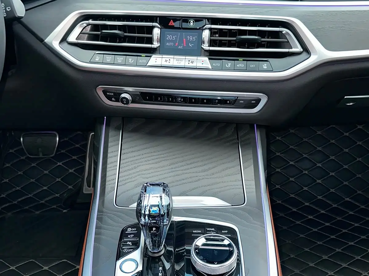 BMW X7 2021 — Photo 16/20