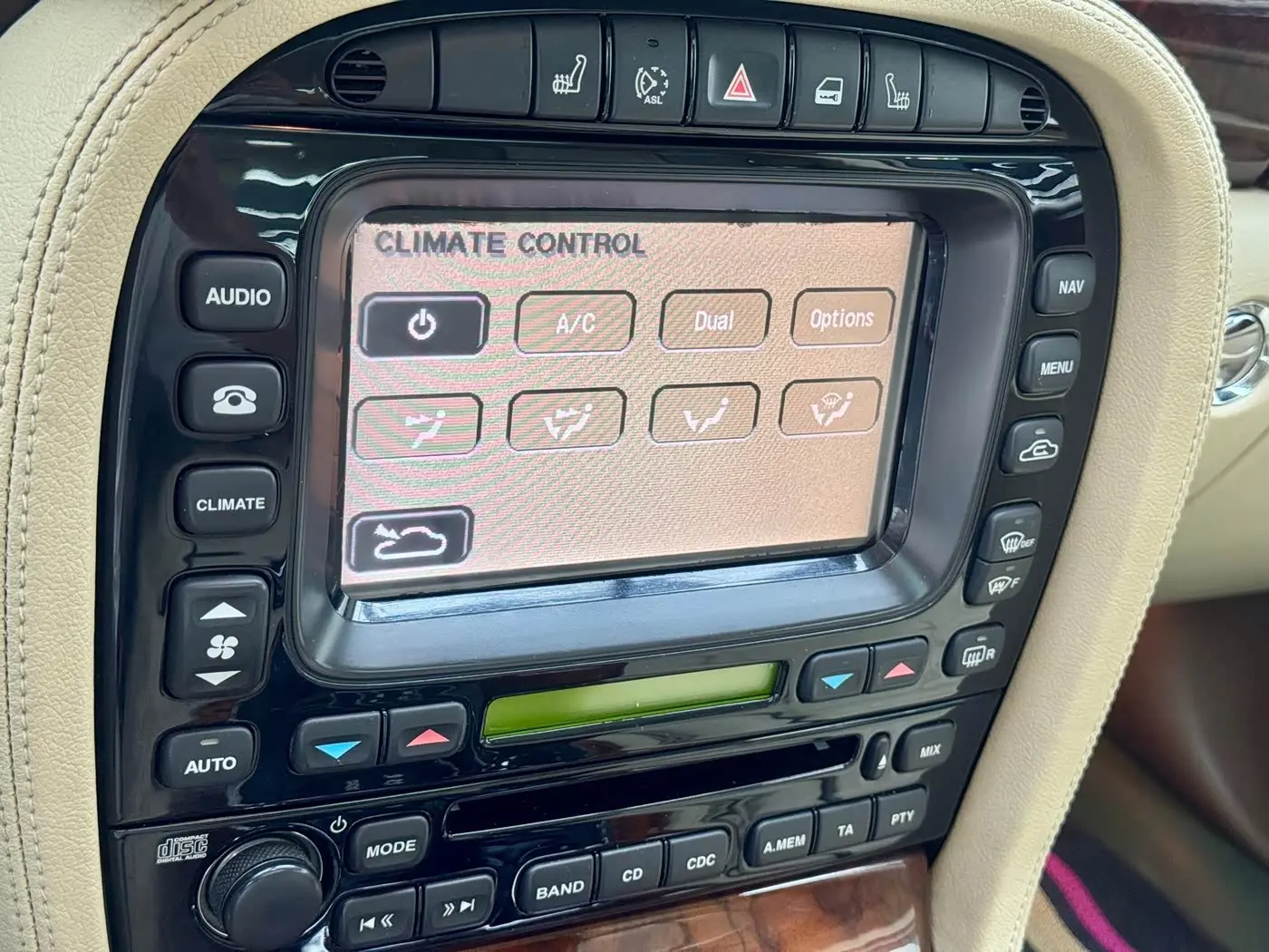 Jaguar XJ 2009 — Şəkil 11/12