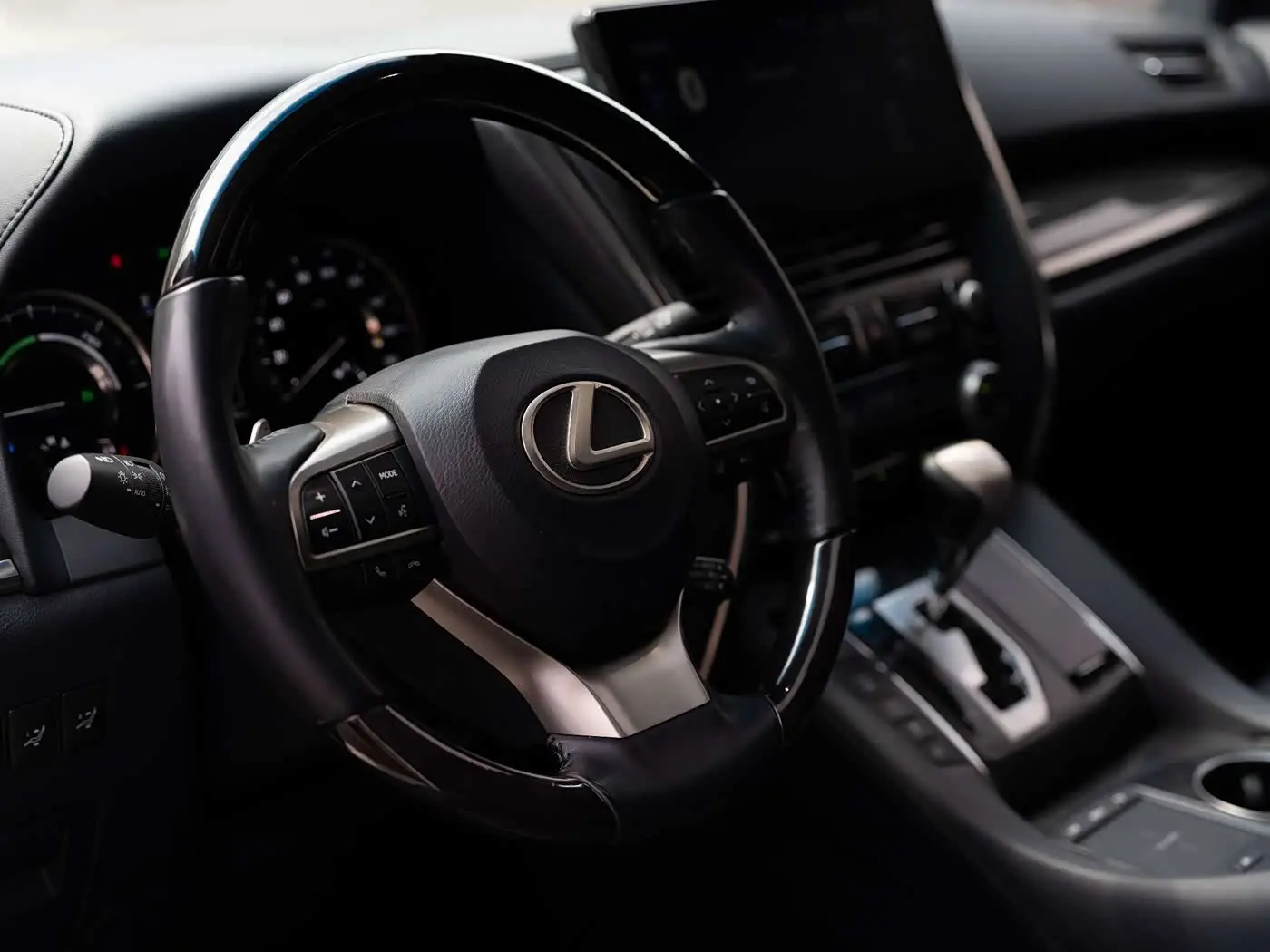 Lexus LM 2022 — Photo 6/18