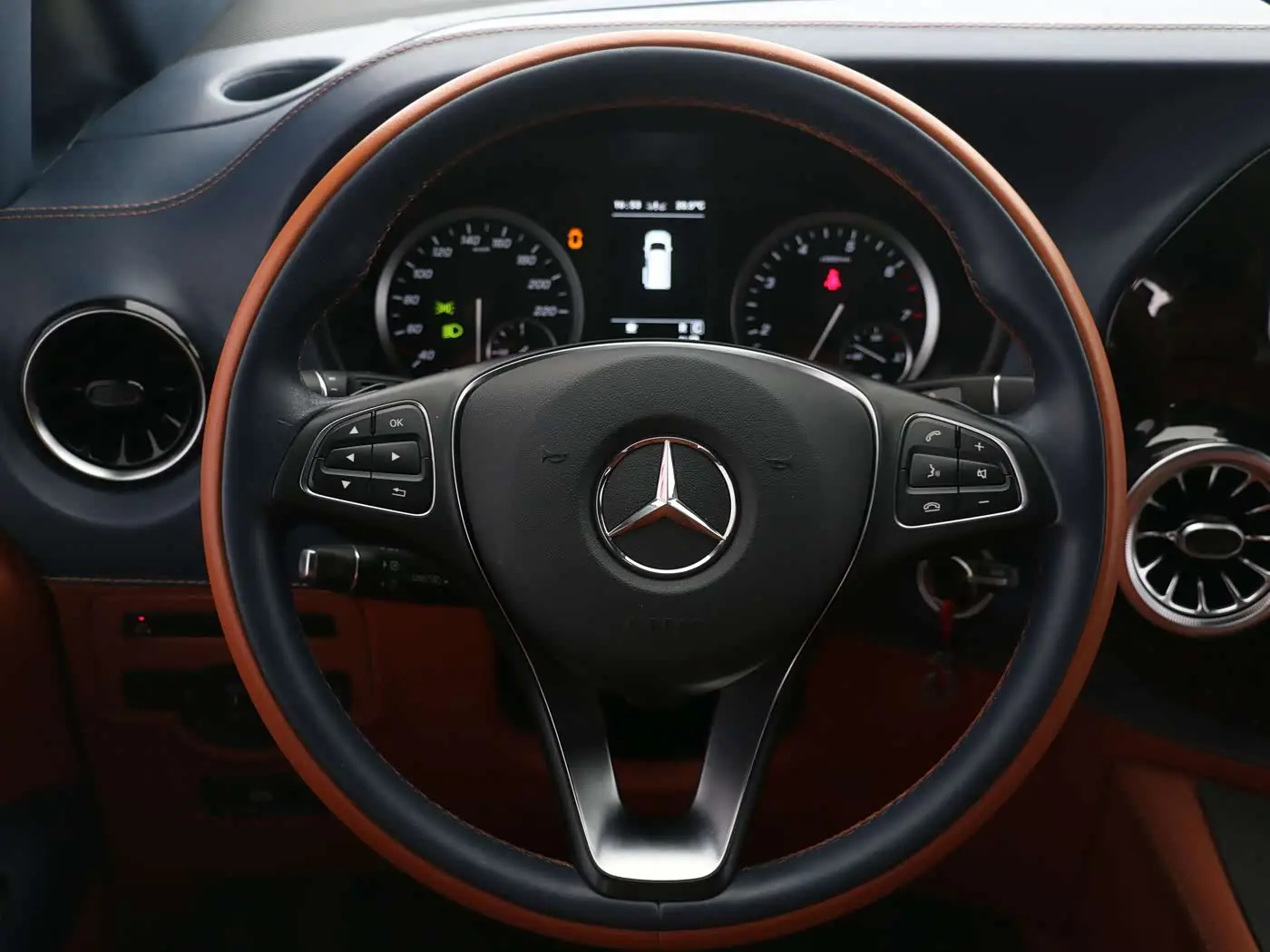 Mercedes-Benz Vito 2023 — Photo 15/17