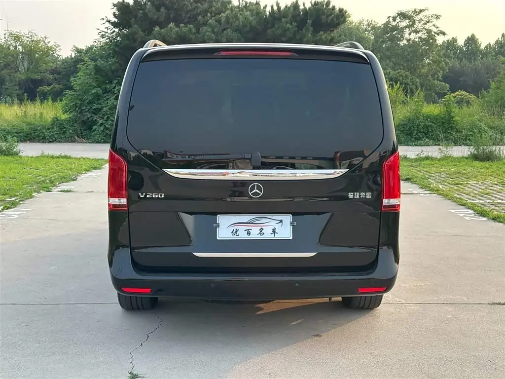 Mercedes-Benz V-Class 2023 — Photo 5/20