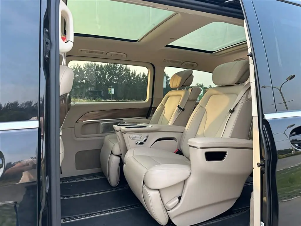 Mercedes-Benz V-Class 2023 — Photo 14/20