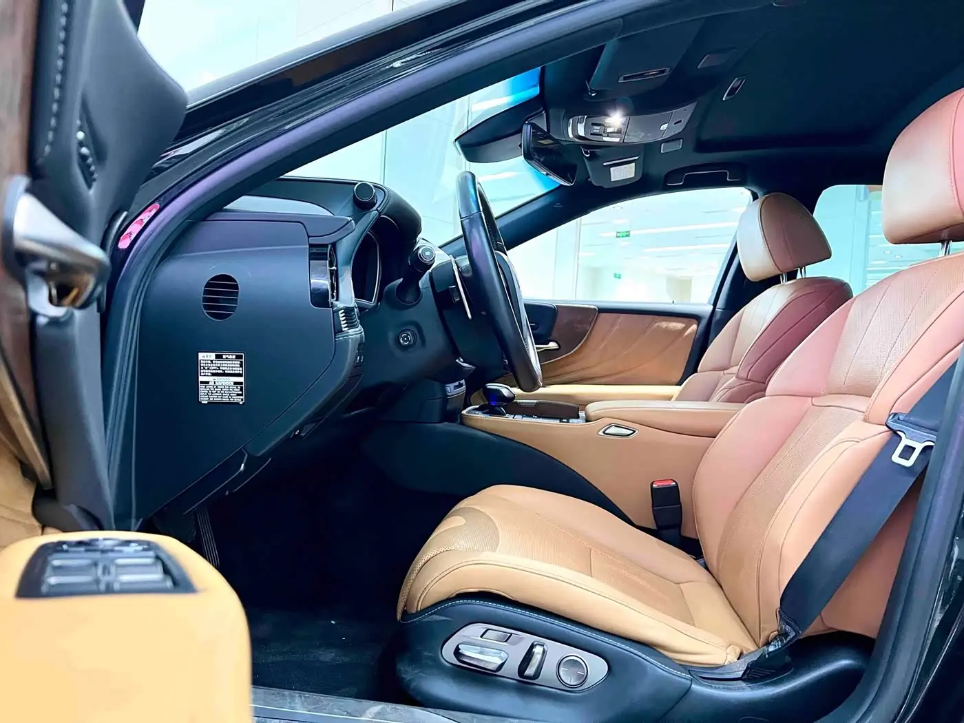 Lexus LS 2021 — Photo 7/11