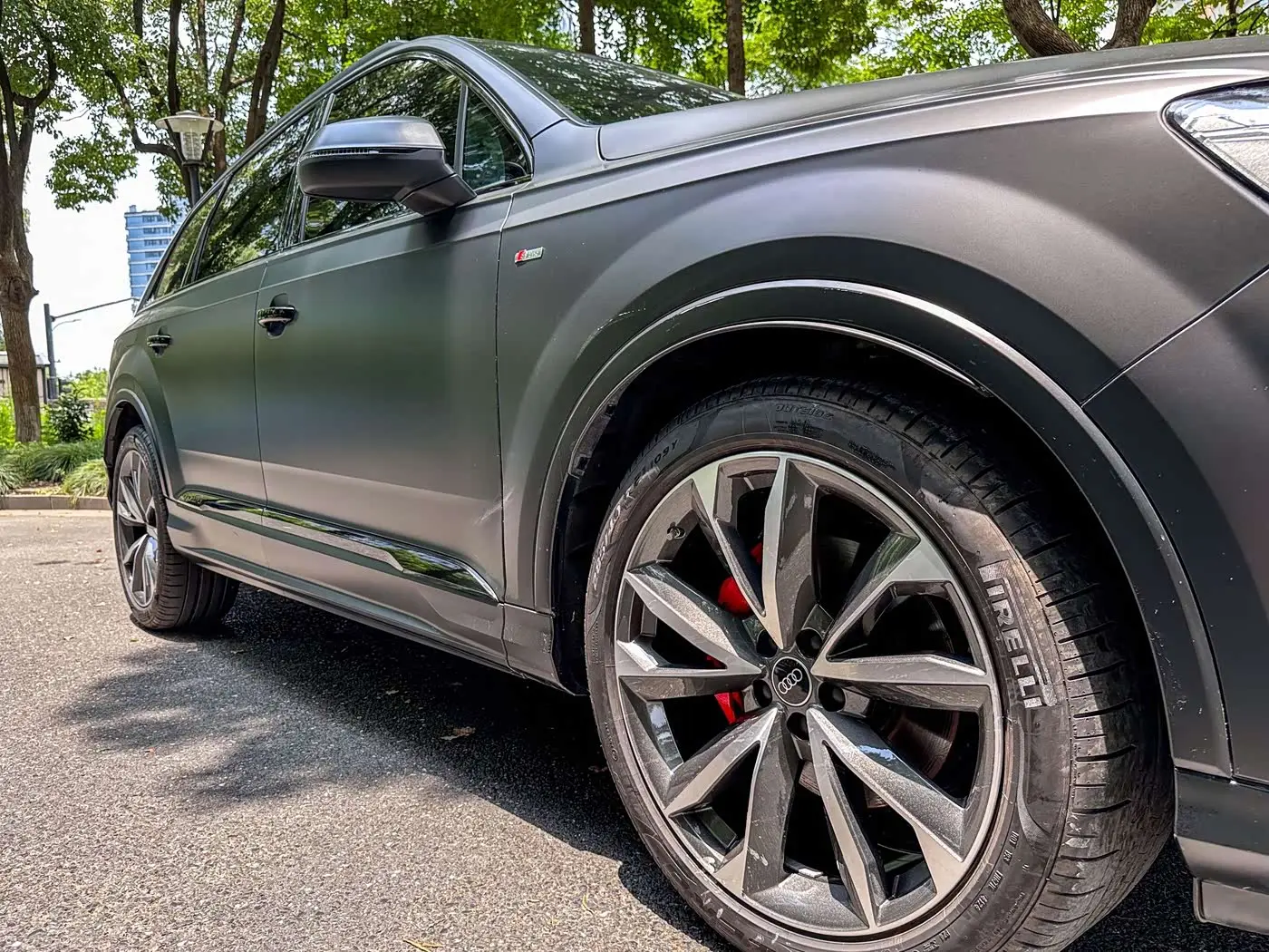 Audi Q7 2025 — ფოტო 6/15