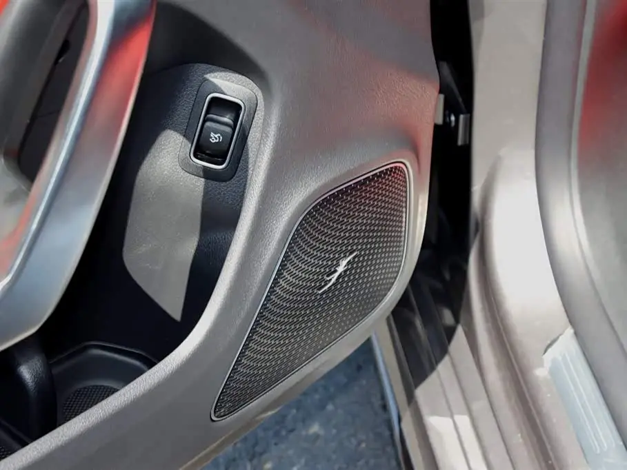 Mercedes-Benz CLA AMG 2025 — Photo 6/13
