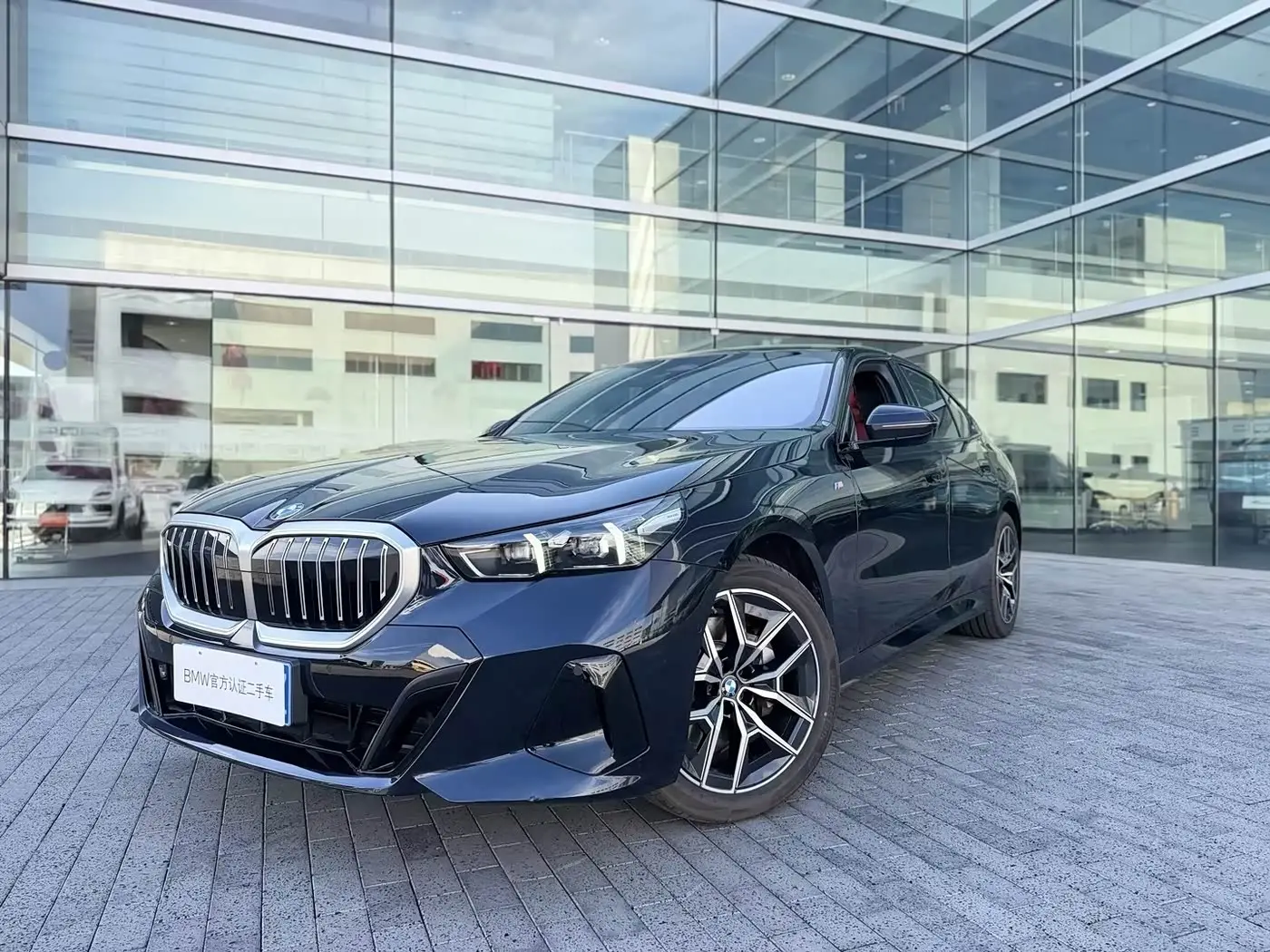 BMW 5 Series 2025 — Фото 1/13