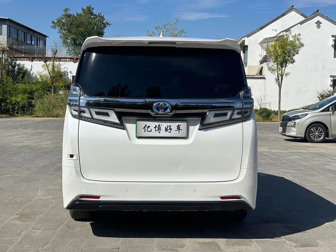 Toyota Vellfire 2021 — Photo 16/18