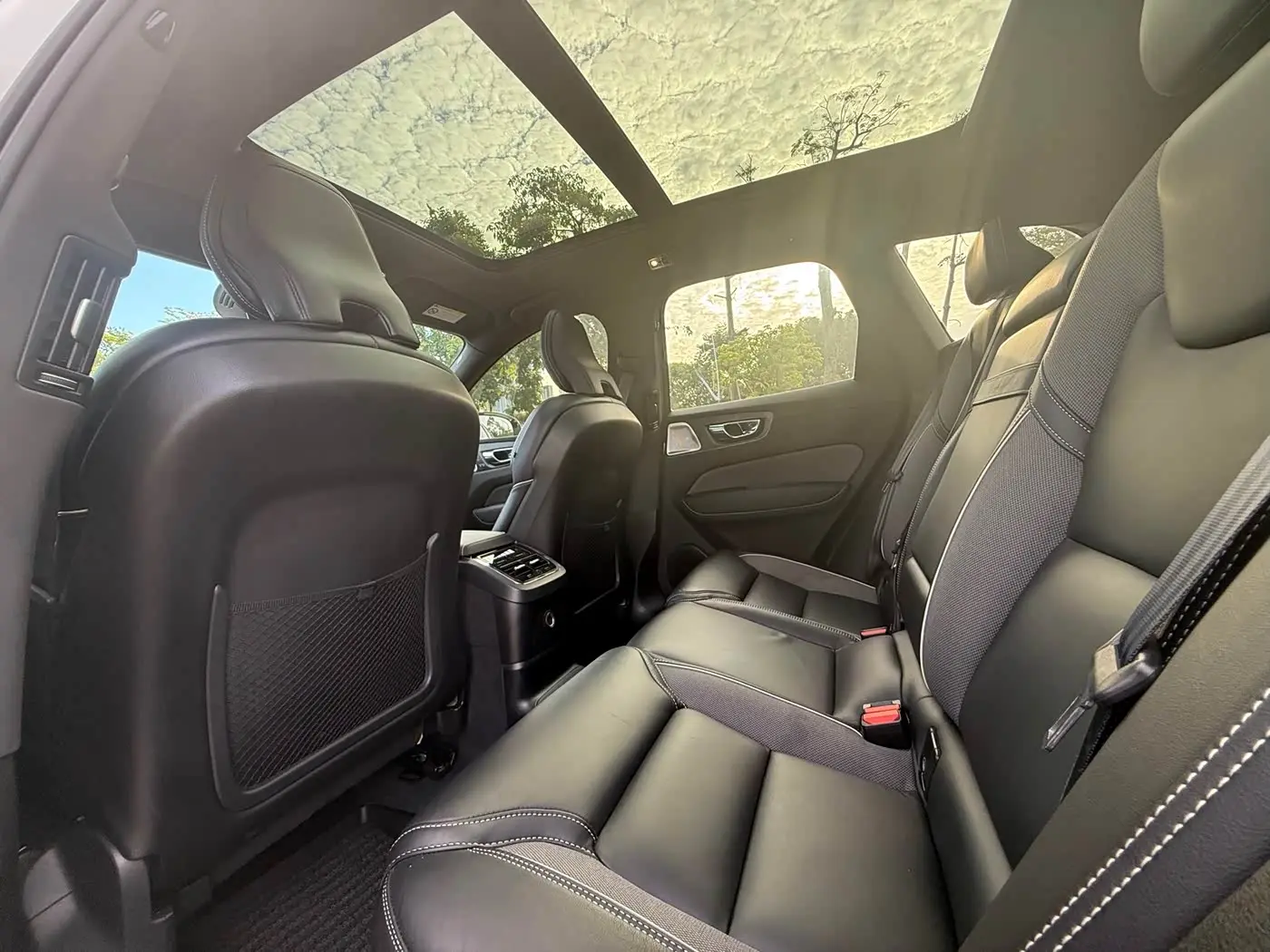 Volvo XC60 Plug-in Hybrid 2020 — Фото 12/20