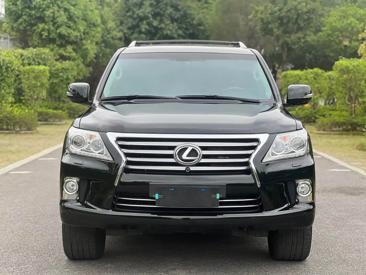 Lexus LX 2013 — Photo 2/20