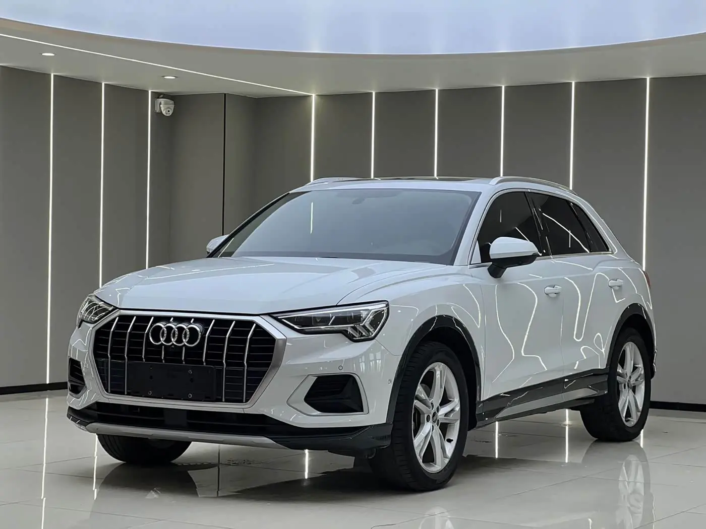 Audi Q3 2022 — Şəkil 1/18