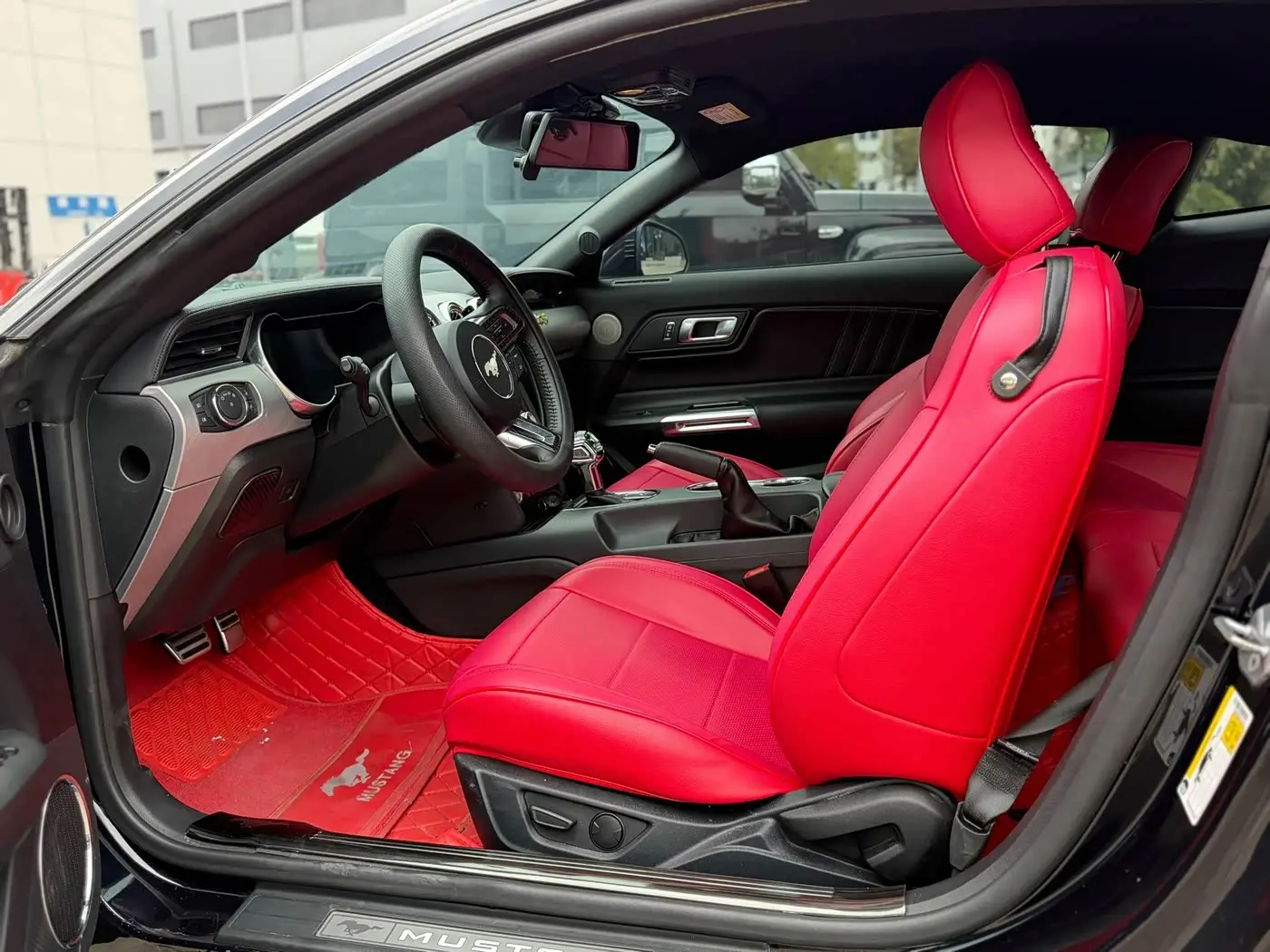 Ford Mustang 2022 — Photo 9/11