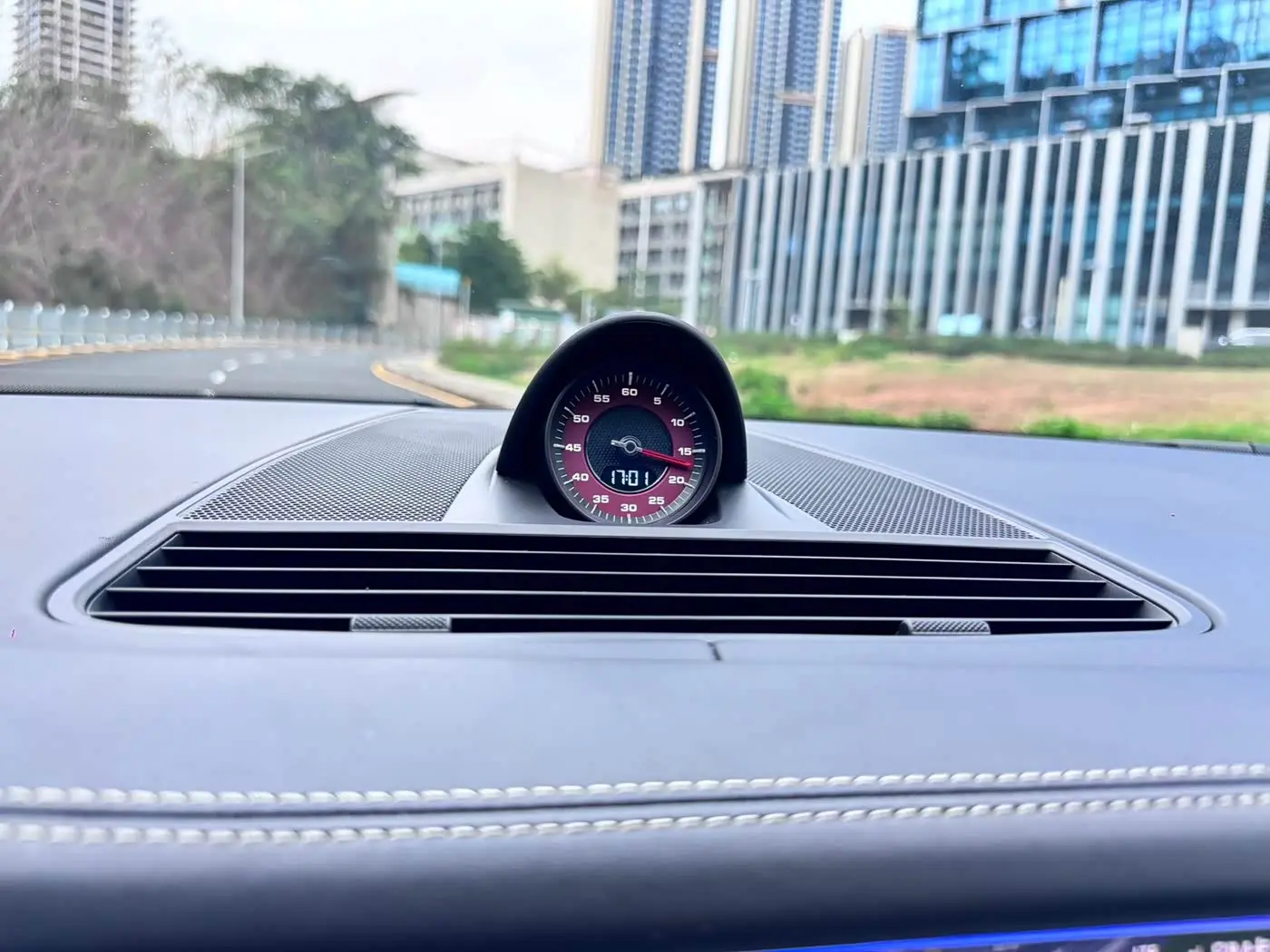 Porsche Panamera 2017 — Photo 12/18