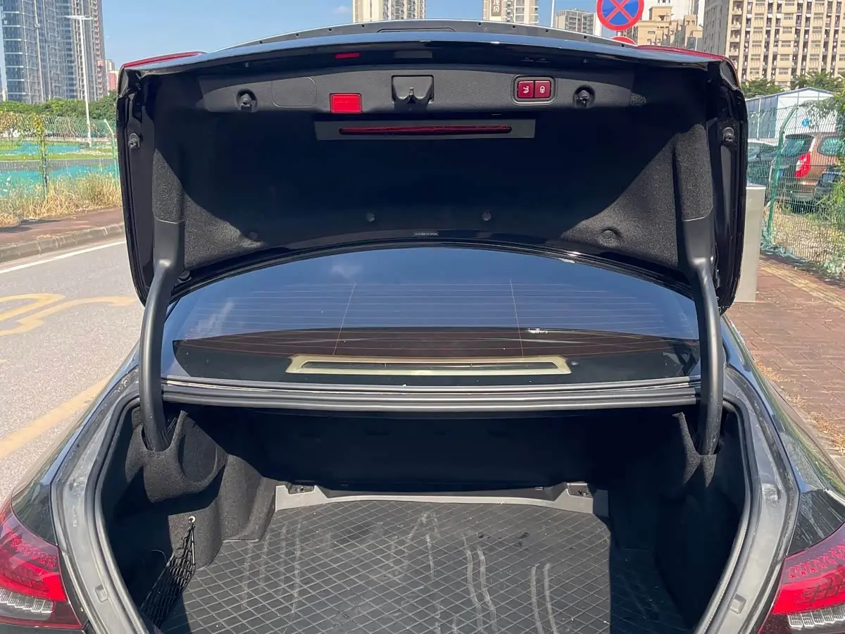 Mercedes-Benz E-Class 2022 — ფოტო 17/17
