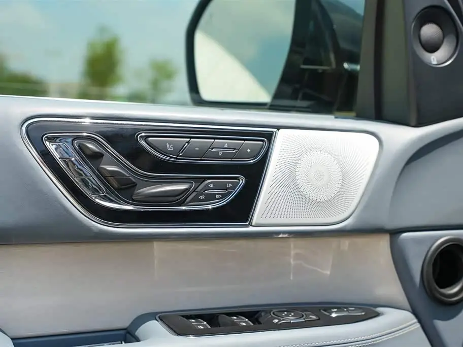 Lincoln Navigator 2019 — Photo 14/20