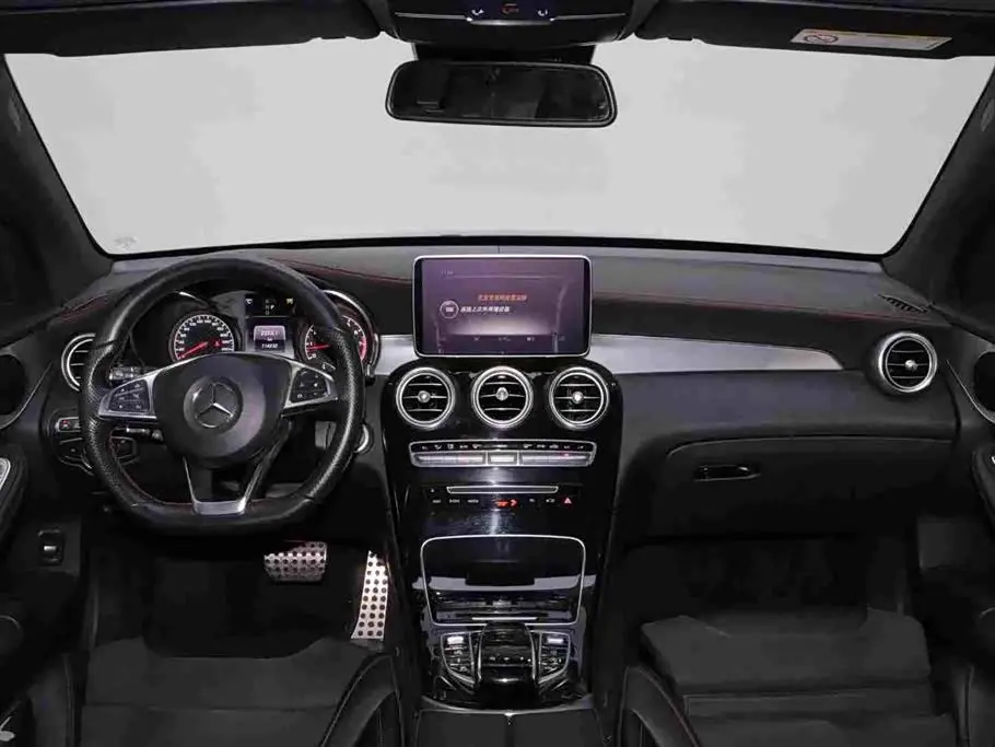 Mercedes-Benz GLC AMG 2018 — Photo 13/20
