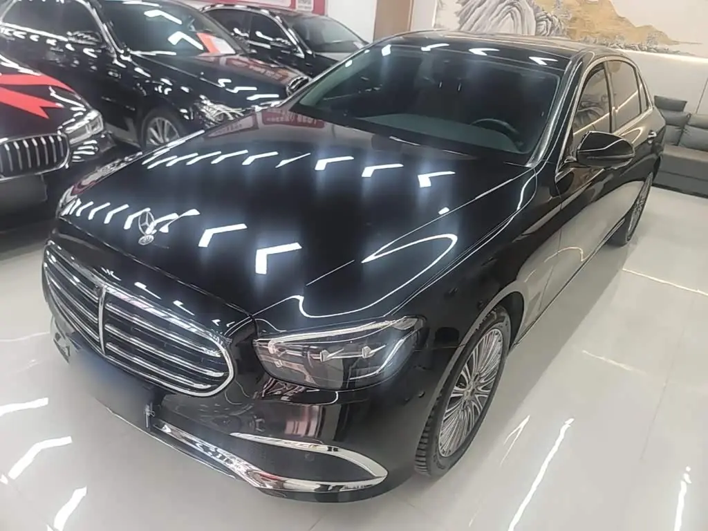 Mercedes-Benz E-Class 2023 — Photo 1/20