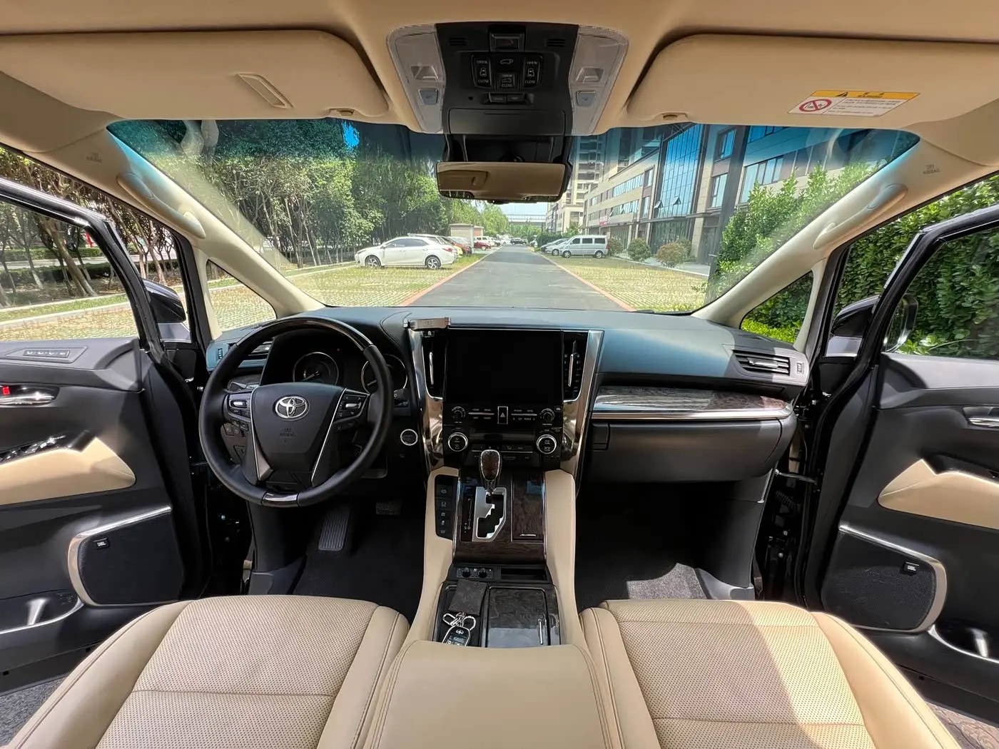 Toyota Alphard 2021 — Photo 5/12
